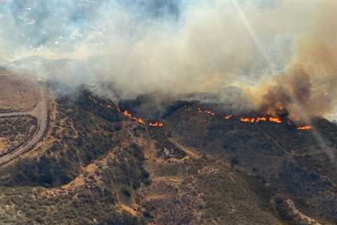 Quail Fire in California threatens structures in Los Angeles County