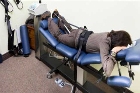 Who does spinal decompression therapy?