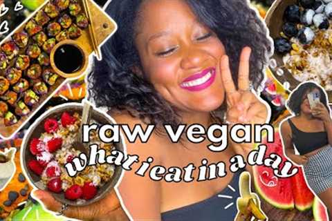 RAW VEGAN WHAT I EAT IN A DAY + FITNESS ROUTINE