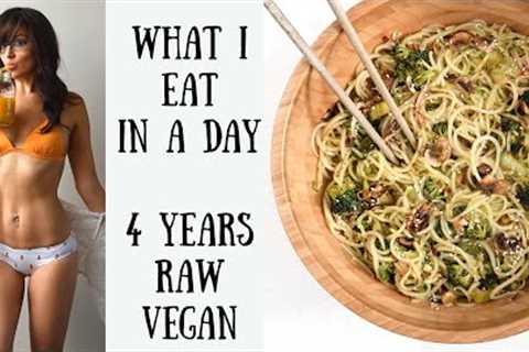 WHAT I EAT IN A DAY || 4 YEARS RAW FOOD VEGAN ANNIVERSARY