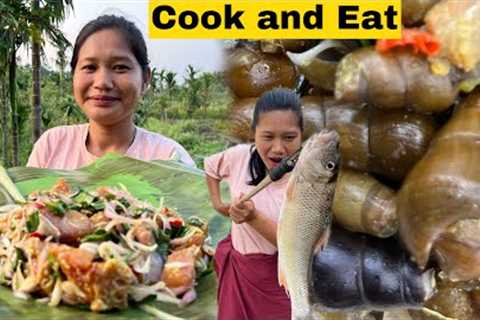 Cooking and Eating Snail Curry | Cooking Fish with Banana leaves | Rupam Mama ko khana khilaya