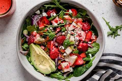 Strawberry Spinach Salad (With Optional Chicken)