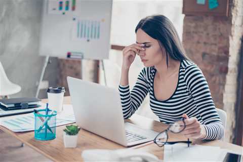 Managing Migraines at Work: Tips for Employees and Employers
