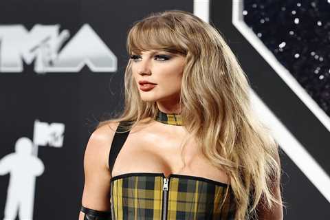 Taylor Swift's Secret Lipstick Shade Revealed